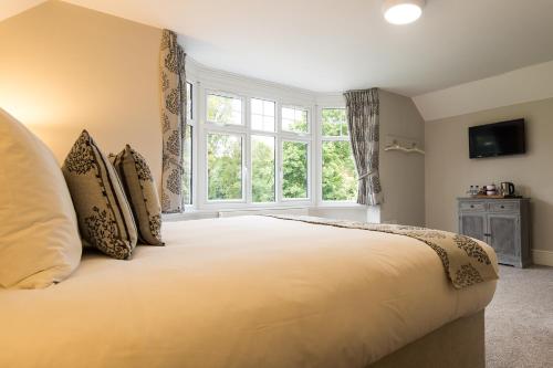Maple Manor Hotel Room Type - Deluxe Double Room
