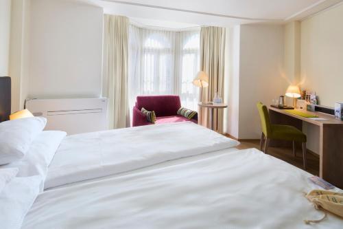 room detail thumbnail 1