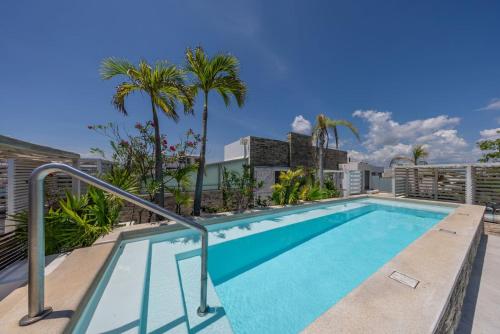 Prime Location 1BR Pool Walk to the Beach