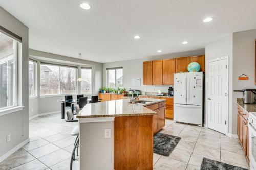 virtuve, Luxurious 5,000 SqFt Mansion in Erie (CO)