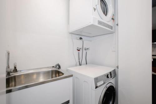 2BR Surry Hills - Free Parking Walk to Central - image 7
