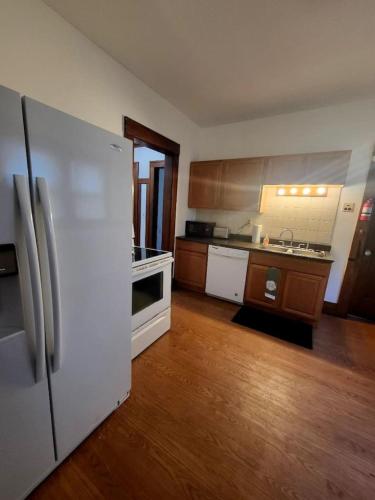 Whole House for Teams Families Sleeps 12 in Sân bay R and K Skyranch