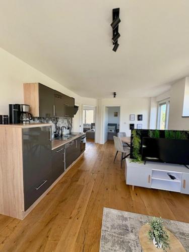 Kitchen, modernes Apartment fur Monteure & Handwerker in Bensheim mit Wlan & Balkon in Bensheim