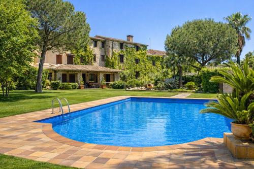 Bassein, Catalunya Casas Majestic history for 32 guests, 10km to the beach in Santa Oliva