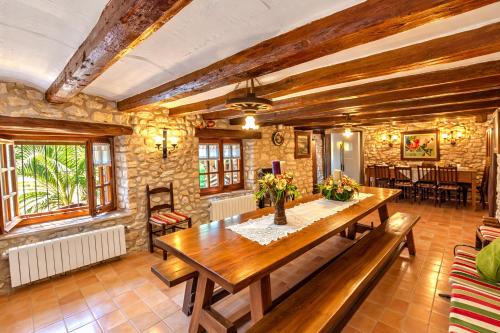 Catalunya Casas Majestic history for 32 guests, 10km to the beach in Santa Oliva