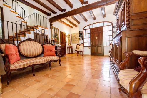 Catalunya Casas Majestic history for 32 guests, 10km to the beach in Santa Oliva
