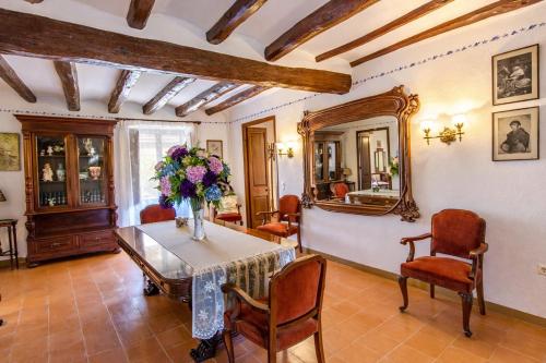Catalunya Casas Majestic history for 32 guests, 10km to the beach in Santa Oliva