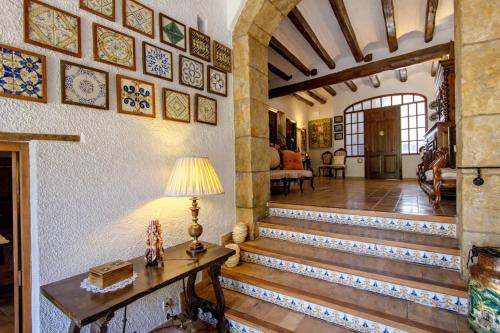 Catalunya Casas Majestic history for 32 guests, 10km to the beach in Santa Oliva