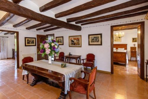 Catalunya Casas Majestic history for 32 guests, 10km to the beach in Santa Oliva