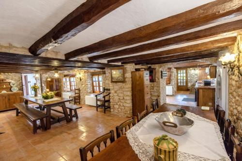 Catalunya Casas Majestic history for 32 guests, 10km to the beach in Santa Oliva