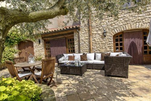 Catalunya Casas Majestic history for 32 guests, 10km to the beach in Santa Oliva