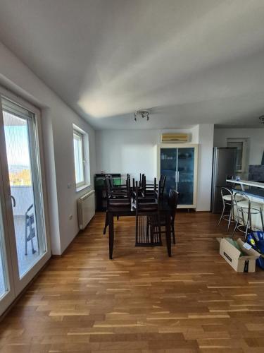 Bright Appartment with Large Terrace near Portorož (Bright Appartment with Large Terrace near Portoroz) in Krkavče