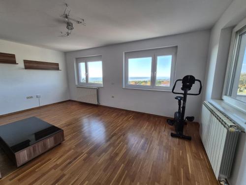 Bright Appartment with Large Terrace near Portorož (Bright Appartment with Large Terrace near Portoroz) in Krkavče