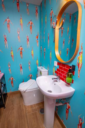 room detail thumbnail 2