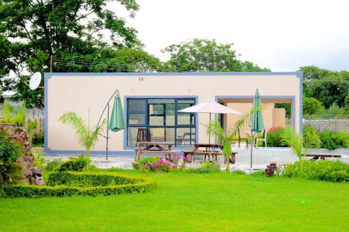 De Lux Villa - Midlands