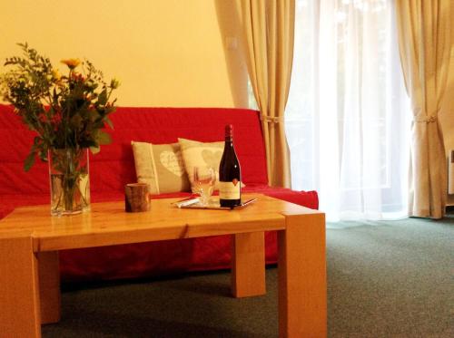 2 bedrooms, 5 beds