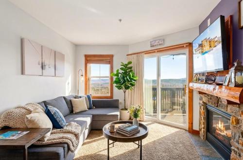 HH207 Ski-inSki-out Condo Hot Tub Sleeps 4 in Snowshoe (WV)