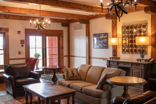 HH207 Ski-inSki-out Condo Hot Tub Sleeps 4 in Snowshoe (WV)