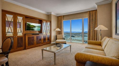 32nd Floor MGM Signature 2BR Combo High-Floor Views No Resort Fees, Las Vegas