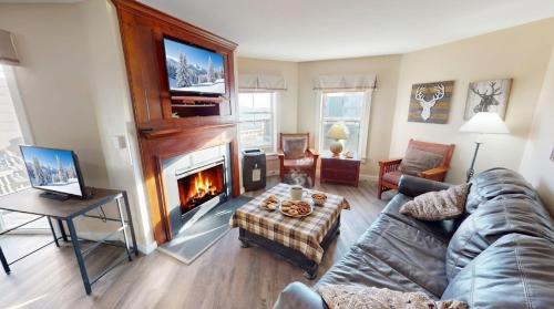 Allegheny228-230, Hot Tub,Pool,Ski In Out,Village in Snowshoe, USA
