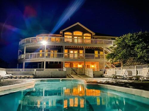 Oceanfront Estate 14BR Private Pool & Hot Tub Sleeps 30 – khách sạn tại Ocean Hill