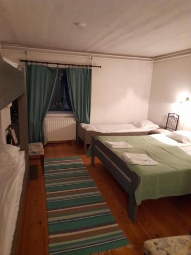 1 double bed, 1 twin bed, 1 bunk bed