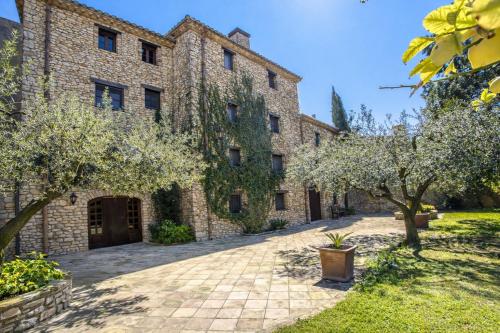 Catalunya Casas Timeless Elegance near Barcelona, 14 min to beach in Santa Oliva