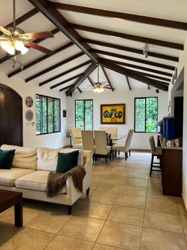 El Manzano Estate Coffee Farm in Los Naranjos