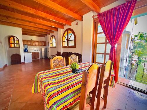 Hostal Dulces Sueños (Hostal Dulces Suenos) in Panajachel