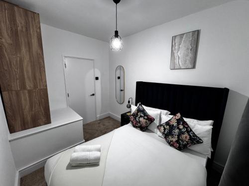 Elegant 4-Bedroom House in Shepherds Bush - main image