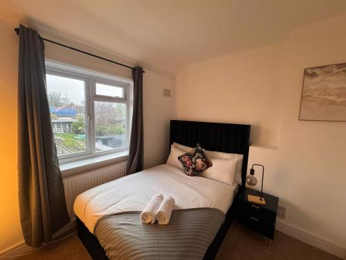 Elegant 4-Bedroom House in Shepherds Bush - image 14