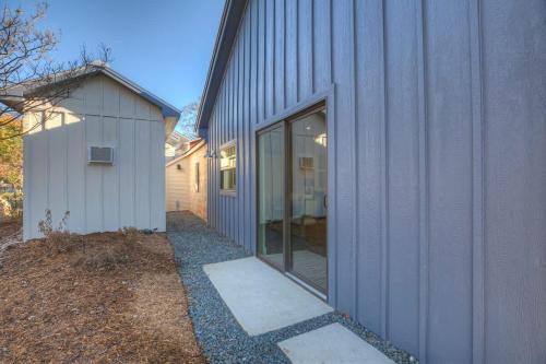 New! Luxurious Home with Wine Cellar & Firepit! in Fredericksburg, USA