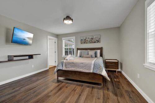 River Oaks Retreat with Hot Tub in Fredericksburg, USA
