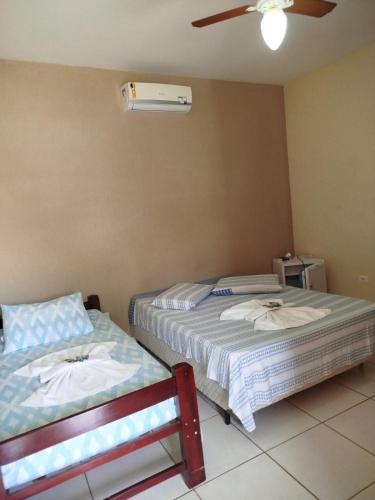 1 double bed, 1 twin bed
