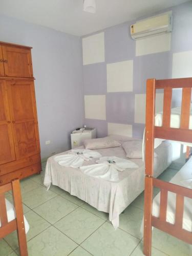 1 double bed, 3 twin beds