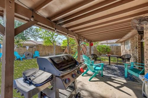 Kerrville Hidden Gem with Firepit and Grill - Great Location in Kerrville, USA