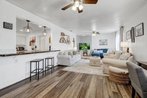 Bayer Guest Haus-Hot Tub and Fire Pit in Fredericksburg, USA