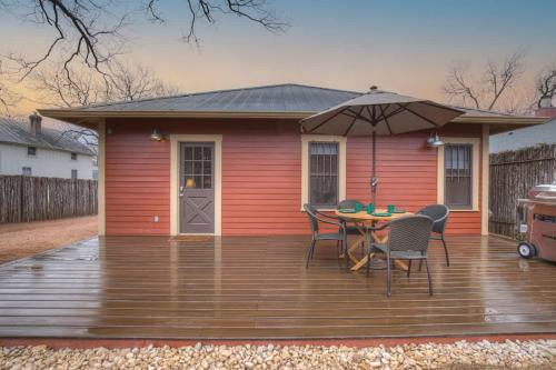 Charming Craftsman Home!-2 BLKS from Main St! in Fredericksburg, USA
