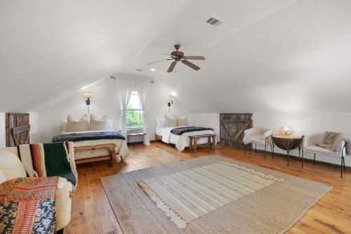 Luxury Home with Fire Pit & Hill Country Views in Luckenbach, USA
