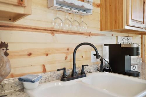 Stunning Cabin Right on Main St! in Fredericksburg, USA