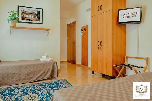 1 queen bed, 1 twin bed