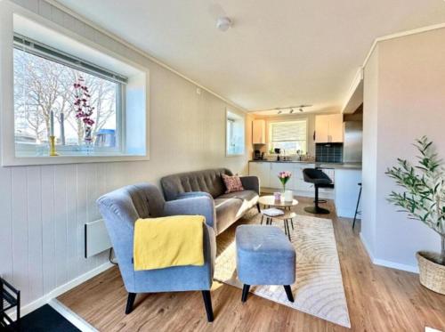 Dapur, 3 Beds - Near Airport - Free Parking - Central Leknes in Leknes