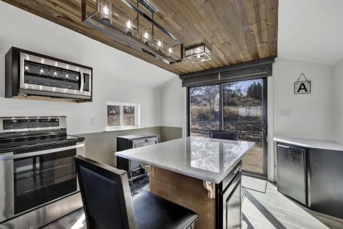 Konyha, K Loma Vista with Hill Country Views in Center Point (TX)