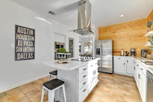 Konyha, Peabody Ranch Luxury Home W/Pool, Hot Tub, Fire Pit! in Dripping Springs (TX)