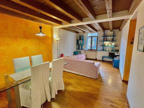 Verona Large two-room apartment near the Giusti Gardens