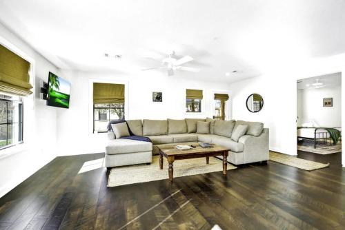 2 bedrooms, 3 beds