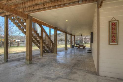 Lets Go Tubing! Awesome House-Next to River! in New Braunfels, USA
