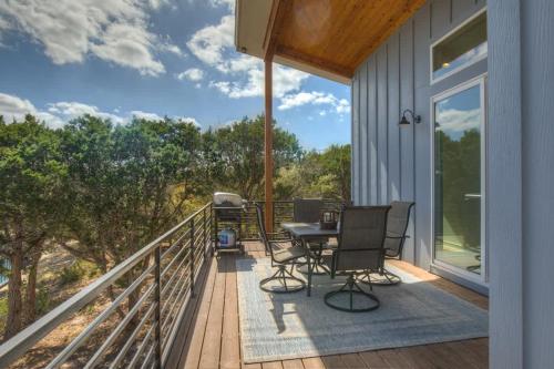Stunning Lake Home with Pool-Beach-Gym-Boat Access in Leander, USA