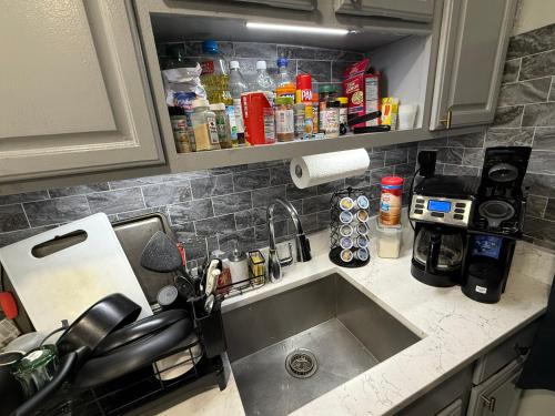 EWRBNB - Private Bedroom in Well sized Shared Apartment - 1 in 伊麗莎白