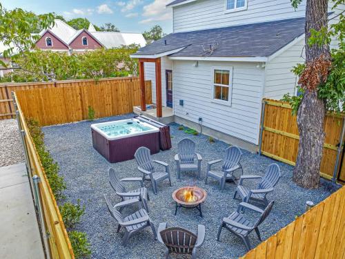 Southern Vine Sip and Stay Combo in Fredericksburg, USA